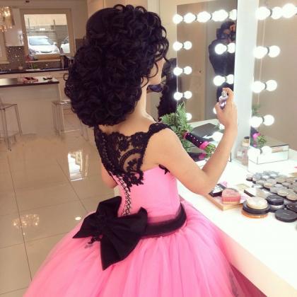 Gothic Black Lace Appliques Pink Ball Gowns..