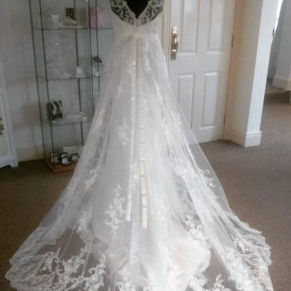 A Line Sheer Scoop Neckline Lace Wedding Dresses..