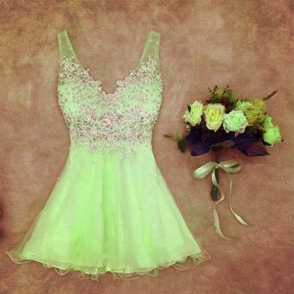 Elegant Lace Appliques Homecoming Dresses,short V..