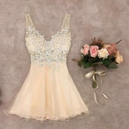 Elegant Lace Appliques Homecoming Dresses,short V..