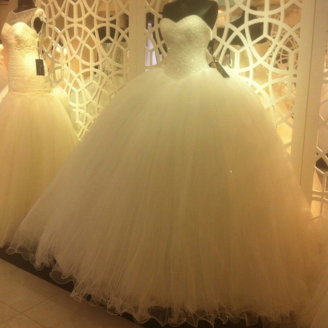 Sparkly Sequins Beaded Sweetheart White Organza Ball Gowns Wedding Dresses 2016