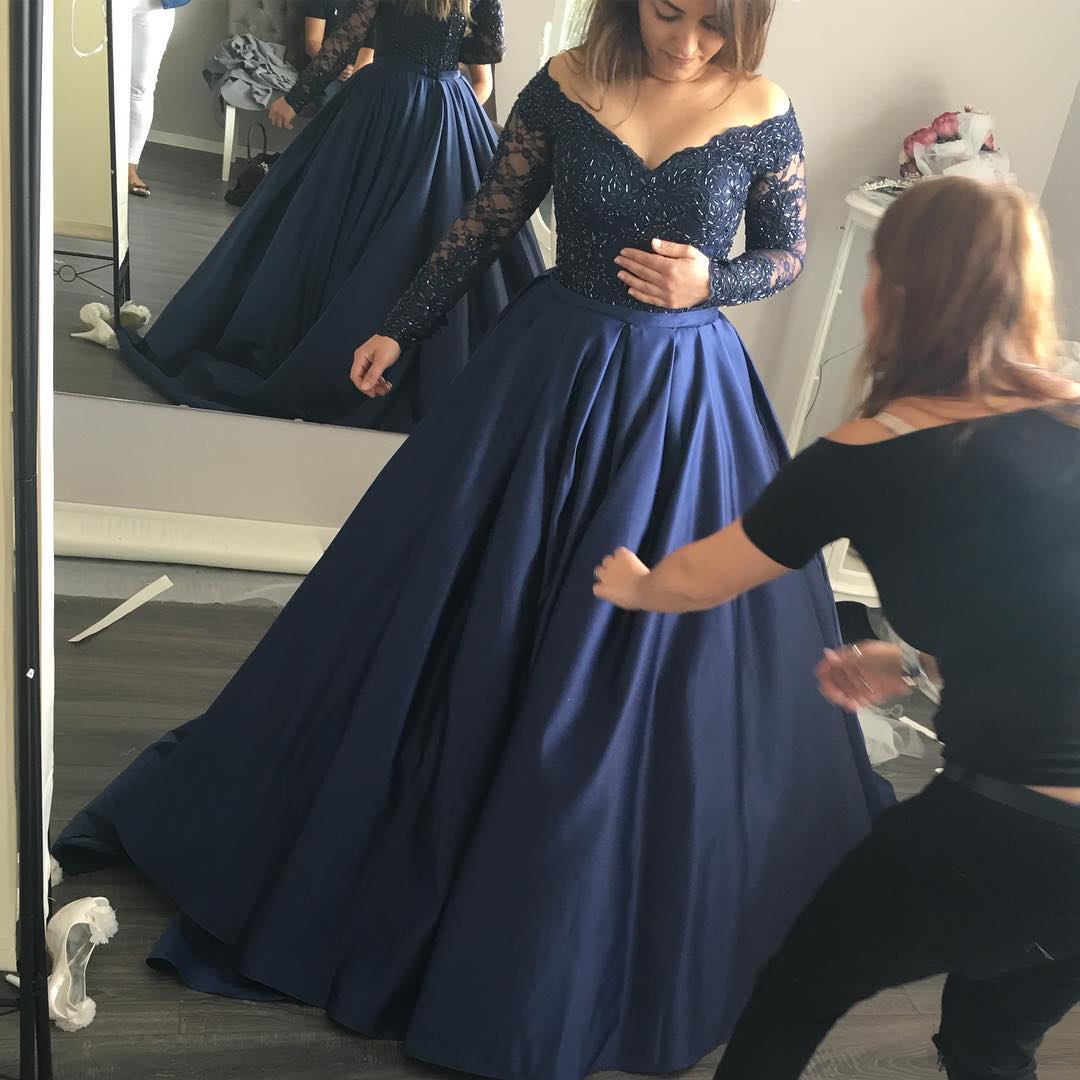 Illusion Neckline Long Sleeves Navy Blue Ball Gowns Prom Dresses Lace Appliques Evening Gowns 2017