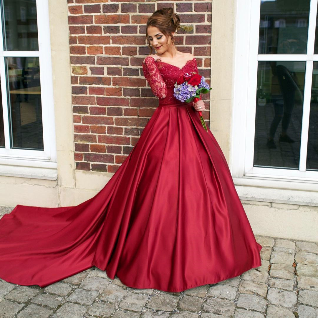 Illusion Neckline Long Sleeves Red Satin Ball Gowns Prom Dresses 2017 Wedding Photography Dress