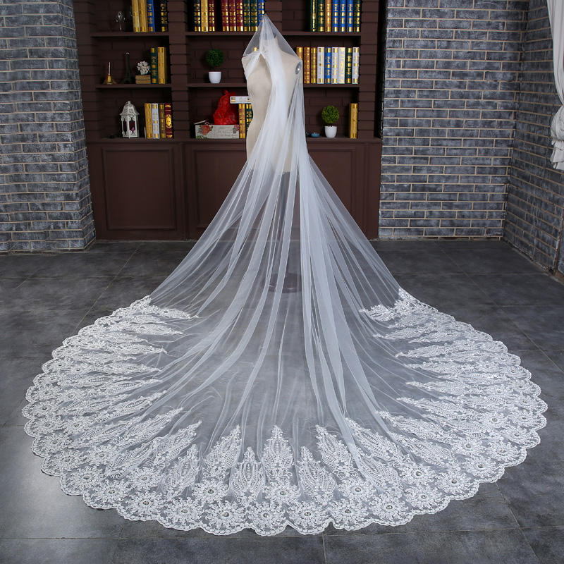 Elegant Lace Edge 4 Meters White Cathedral Wedding Veil With Comb