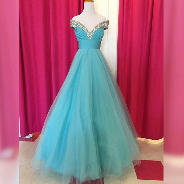 Off The Shoulder Crystal Beaded V Neck Long Tulle Ball Gowns Prom Dress 2017