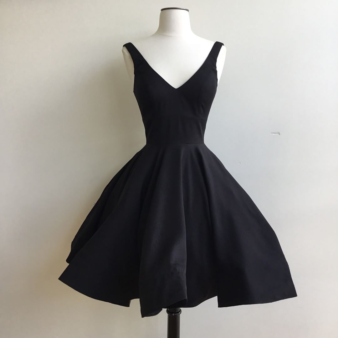 Black Short A-line Evening Dress Featuring Plunge V Sleeveless Bodice