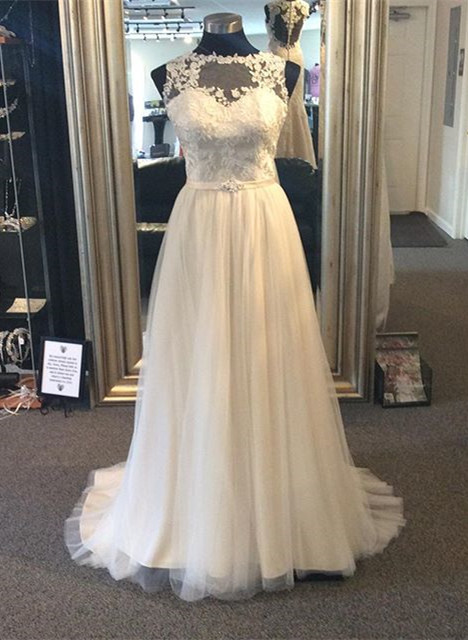 Sheer Scoop Neckline Lace Appliques Long Tulle Wedding Gowns Beach 2017