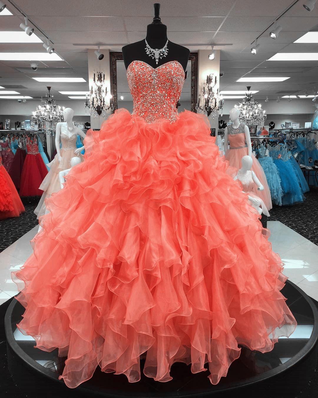 Vestidos de 2025 quinceañera color coral