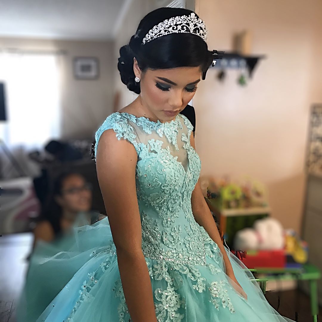 Modest Blue Lace Appliques Cap Sleeves Tulle Quinceanera Dresses Ball Gowns For Sweet 16 Party