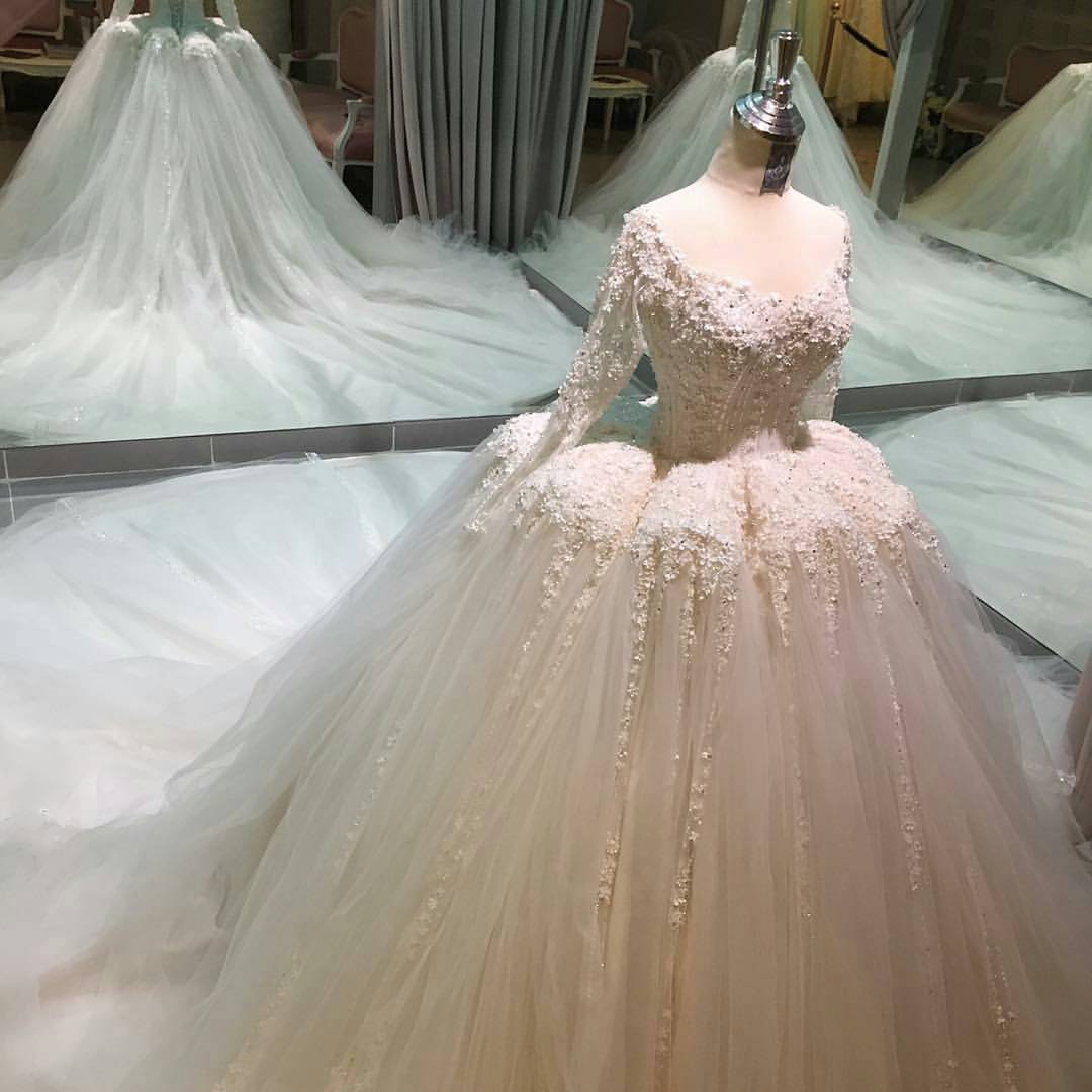 V-Neck White Organza Ball Gown Wedding Dresses Long Sleeve Bridal Dress S27009